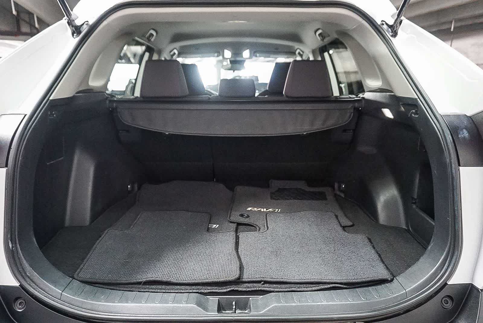 Toyota RAV4 XLE 2024
