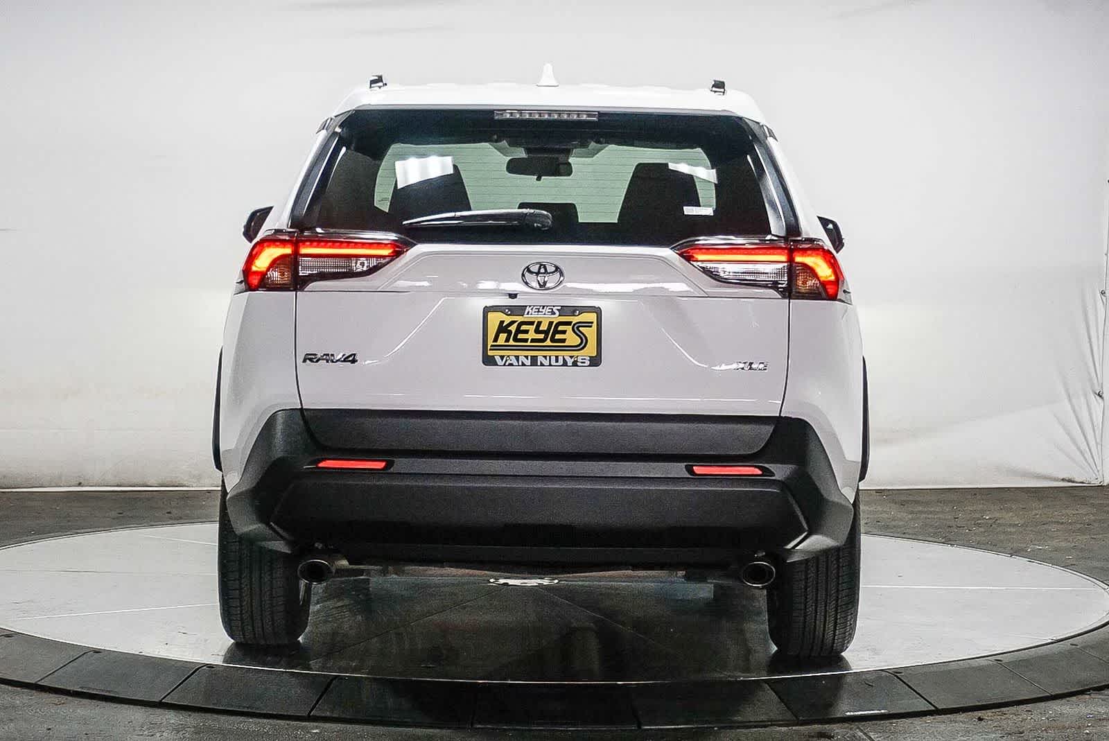 Toyota RAV4 XLE 2024