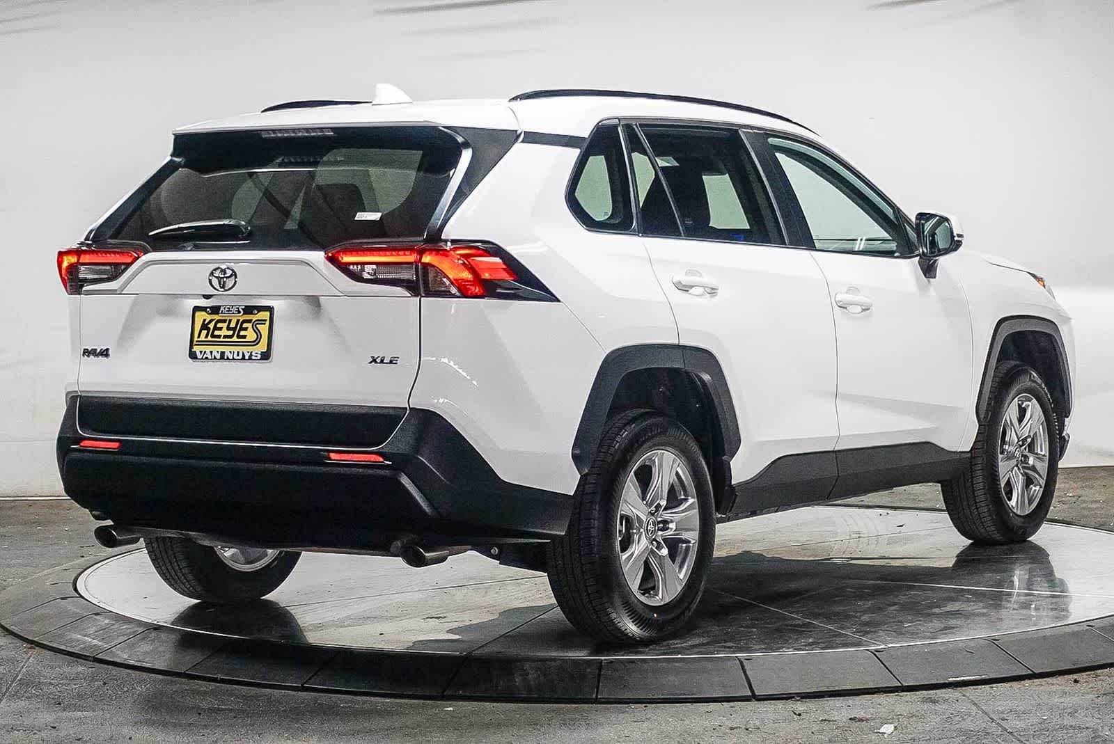 Toyota RAV4 XLE 2024