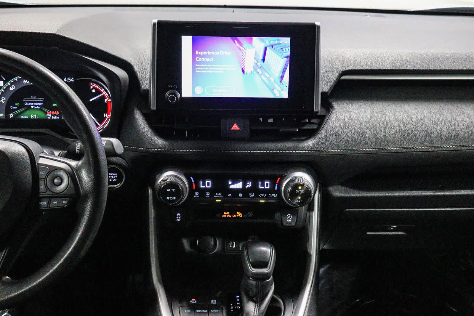 Toyota RAV4 XLE 2024