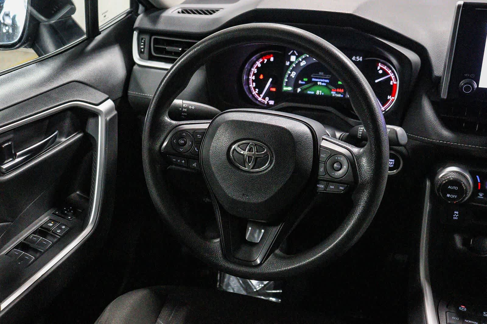 Toyota RAV4 XLE 2024