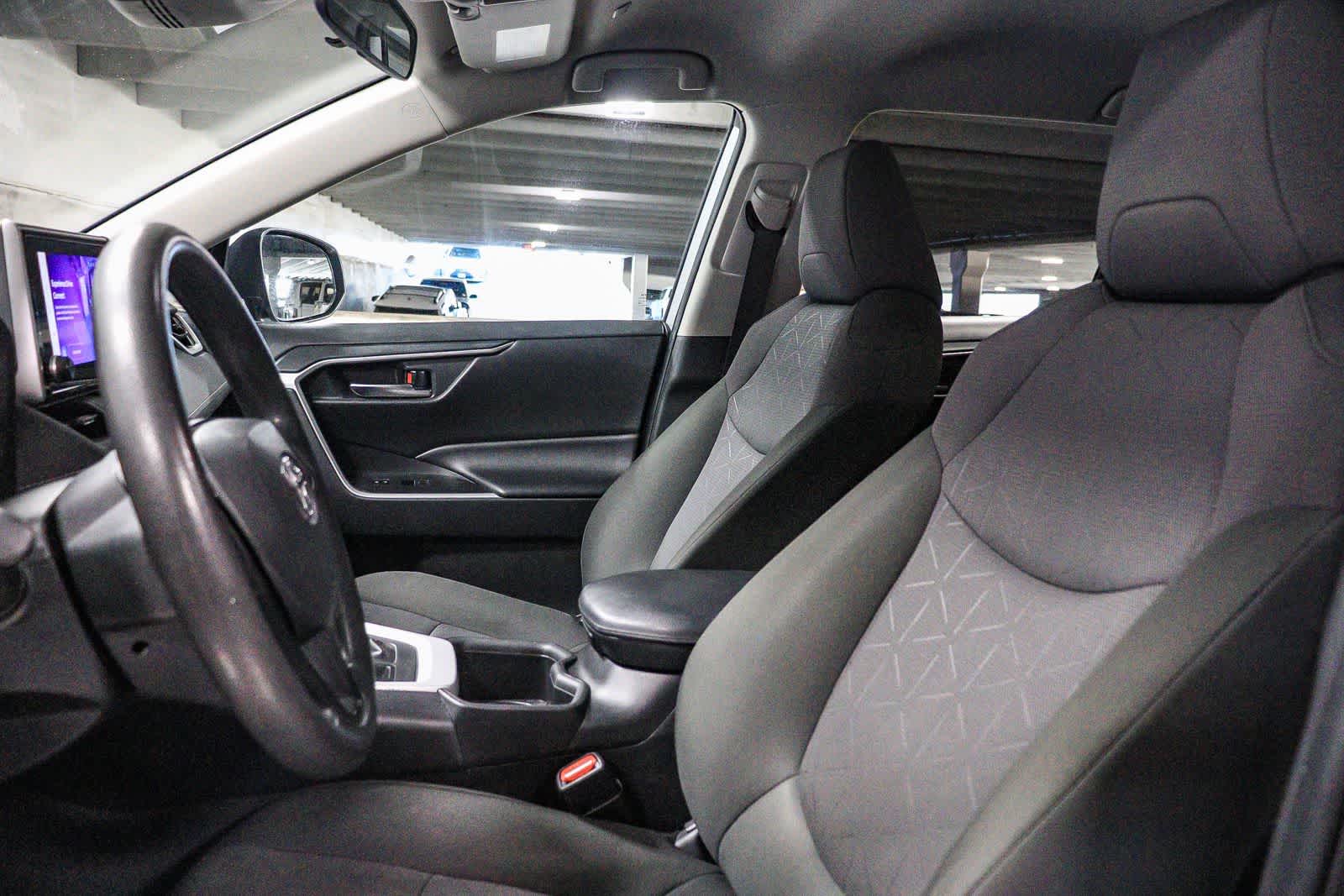 Toyota RAV4 XLE 2024