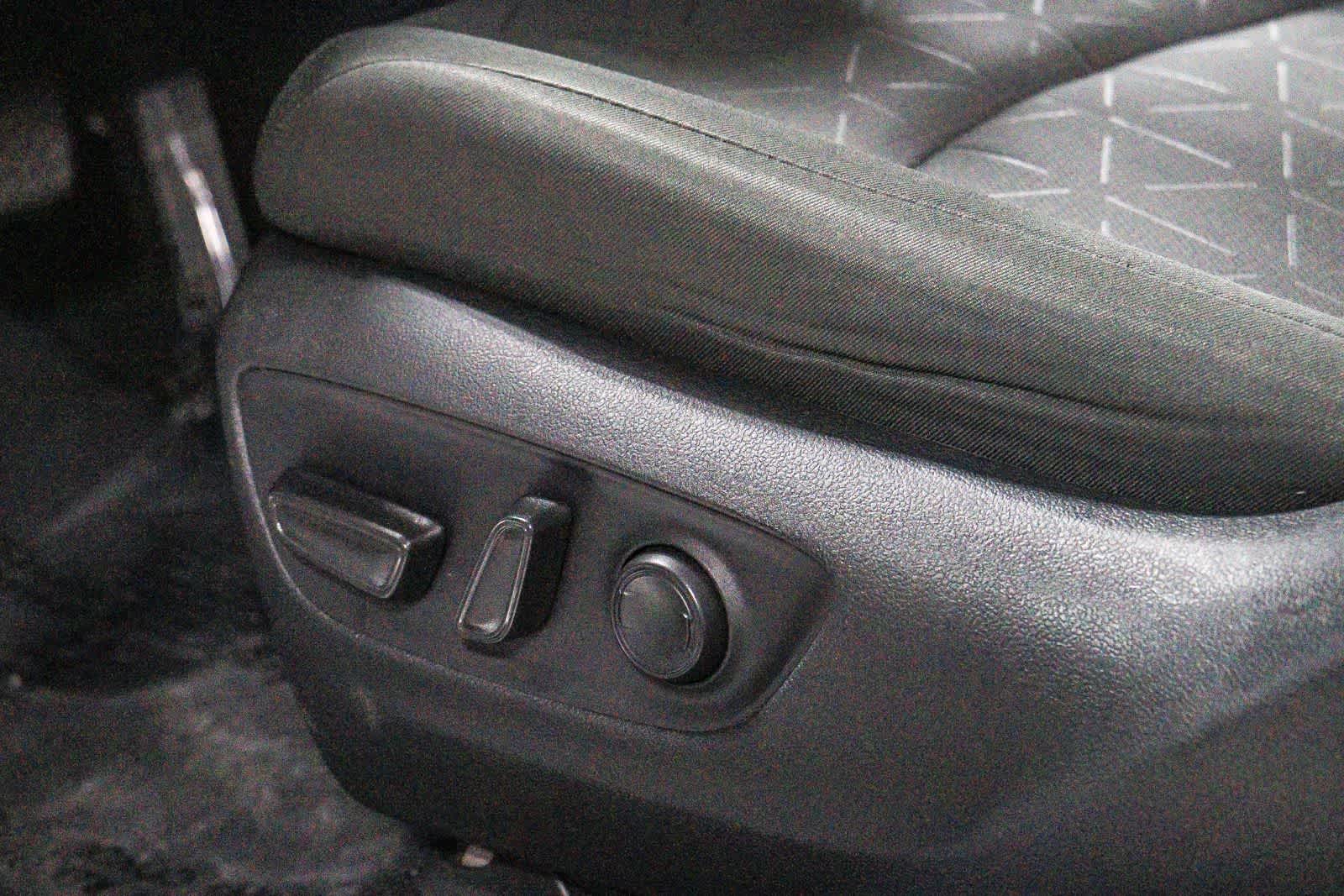 Toyota RAV4 XLE 2024