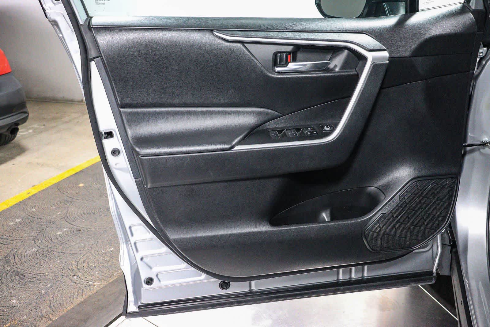 Toyota RAV4 XLE 2024
