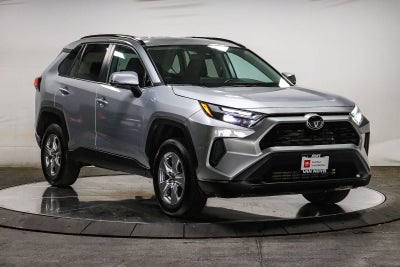 Toyota RAV4 XLE 2024