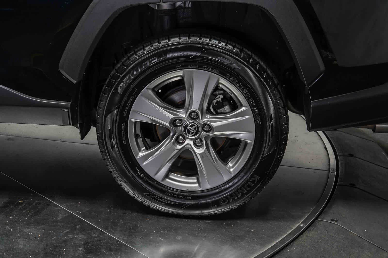 Toyota RAV4 XLE 2024