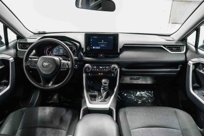 Toyota RAV4 XLE 2024