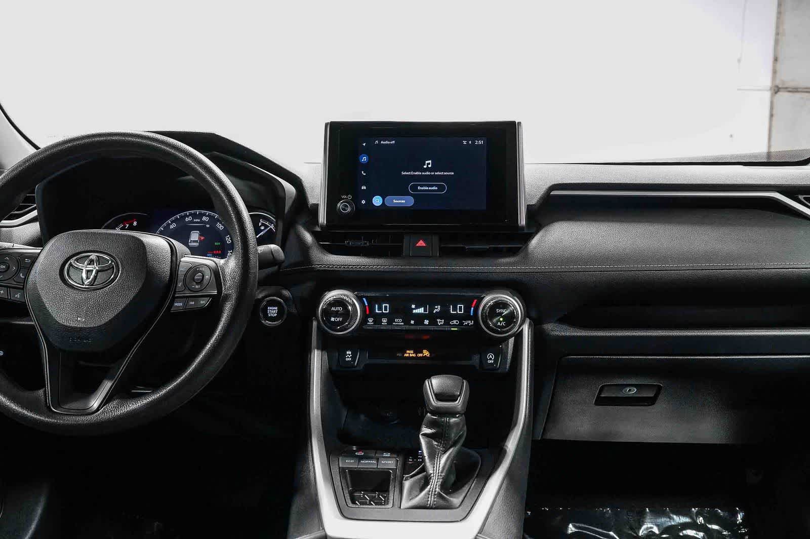 Toyota RAV4 XLE 2024