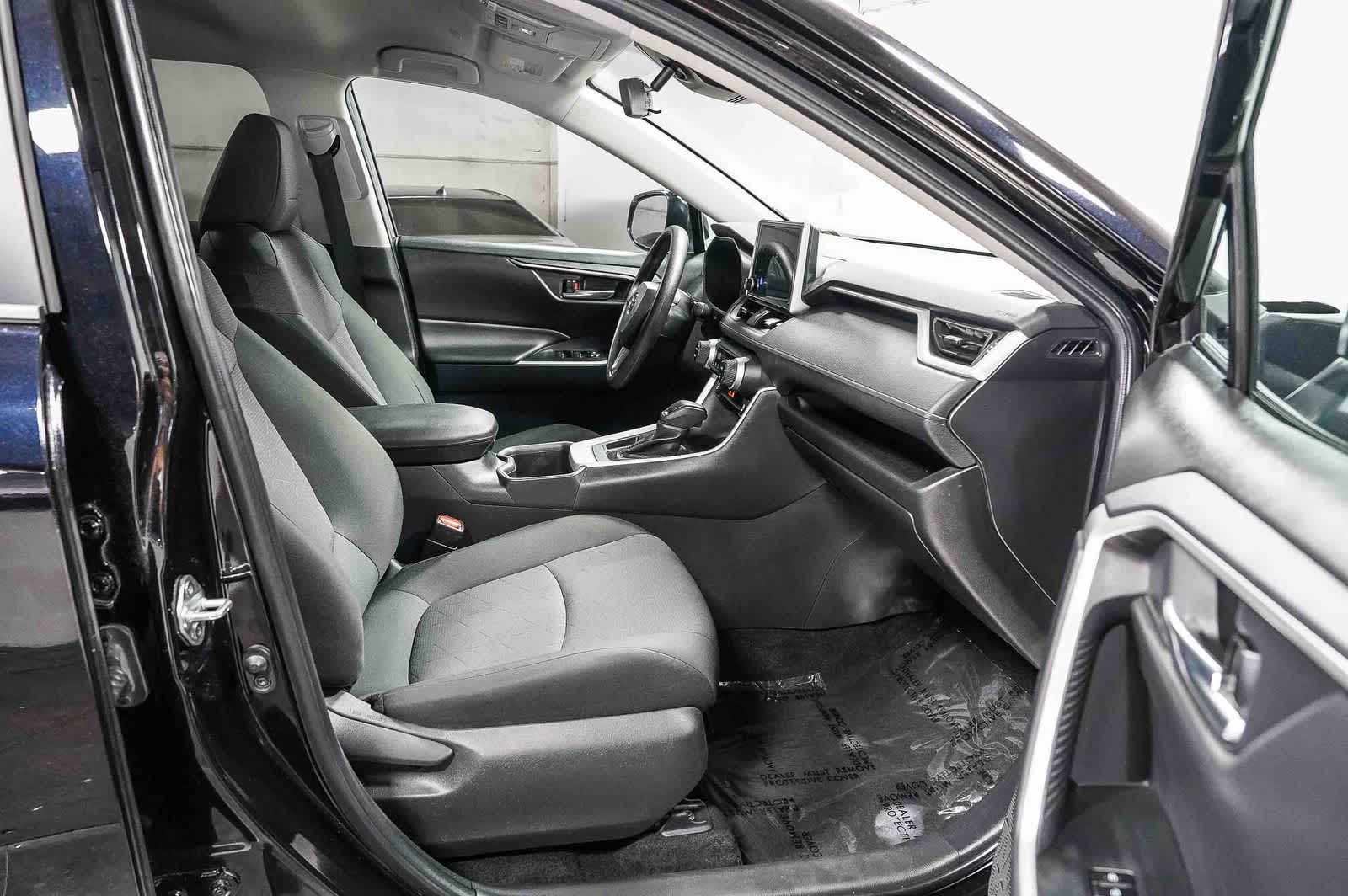 Toyota RAV4 XLE 2024