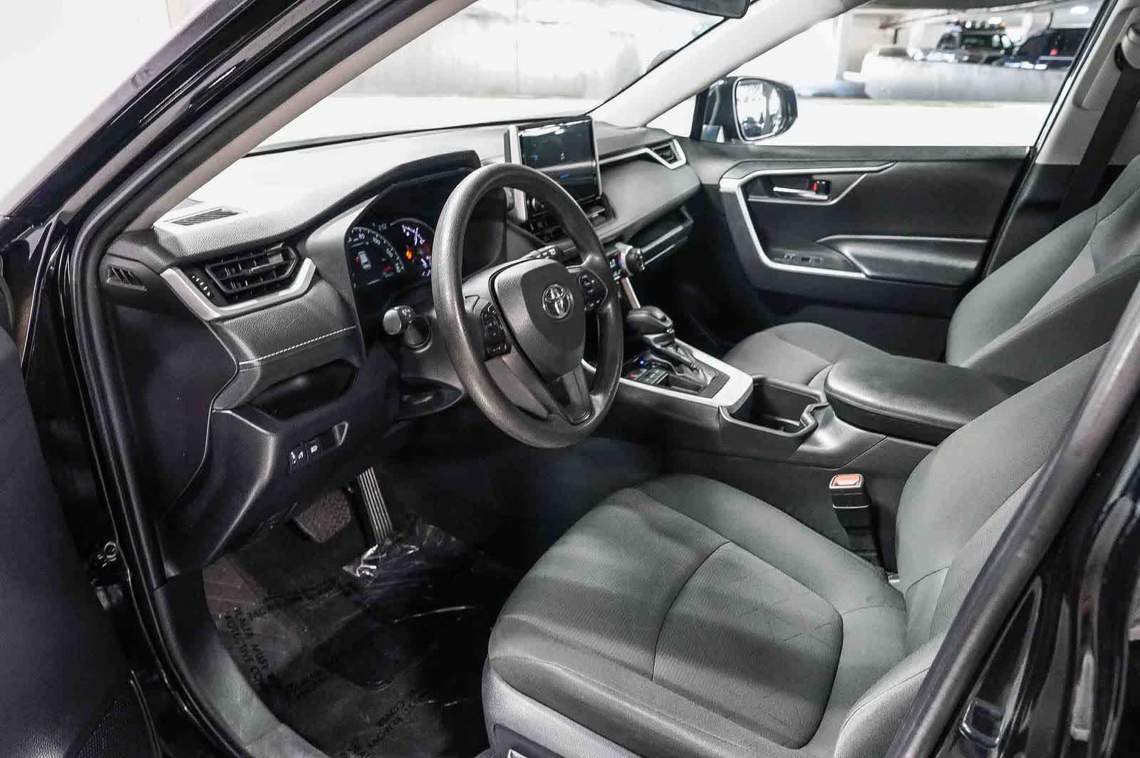Toyota RAV4 XLE 2024
