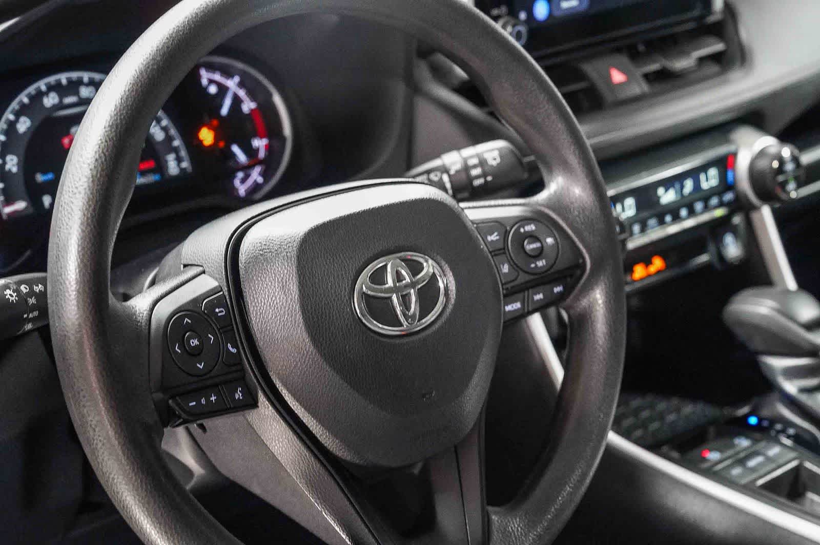 Toyota RAV4 XLE 2024
