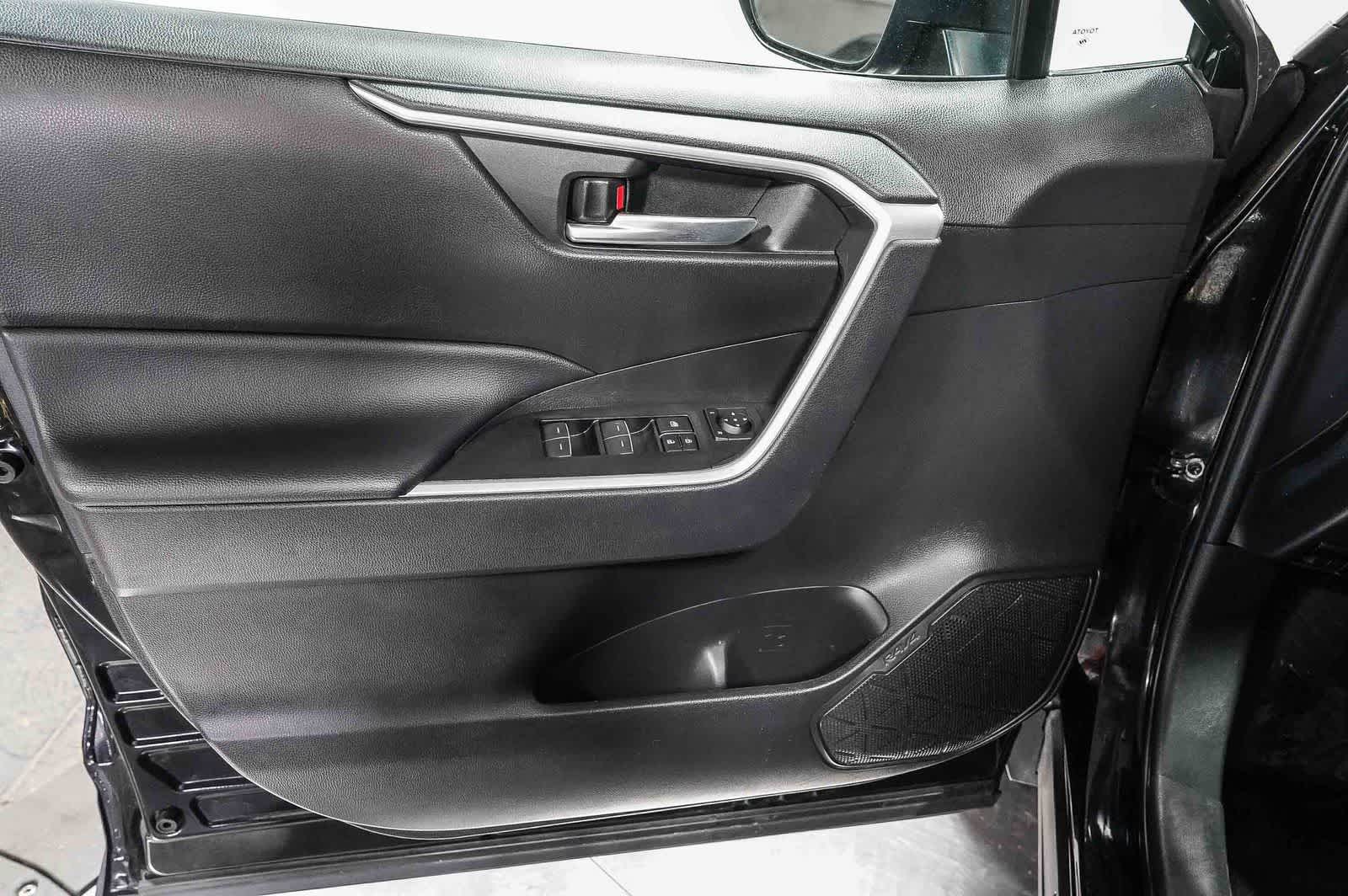 Toyota RAV4 XLE 2024