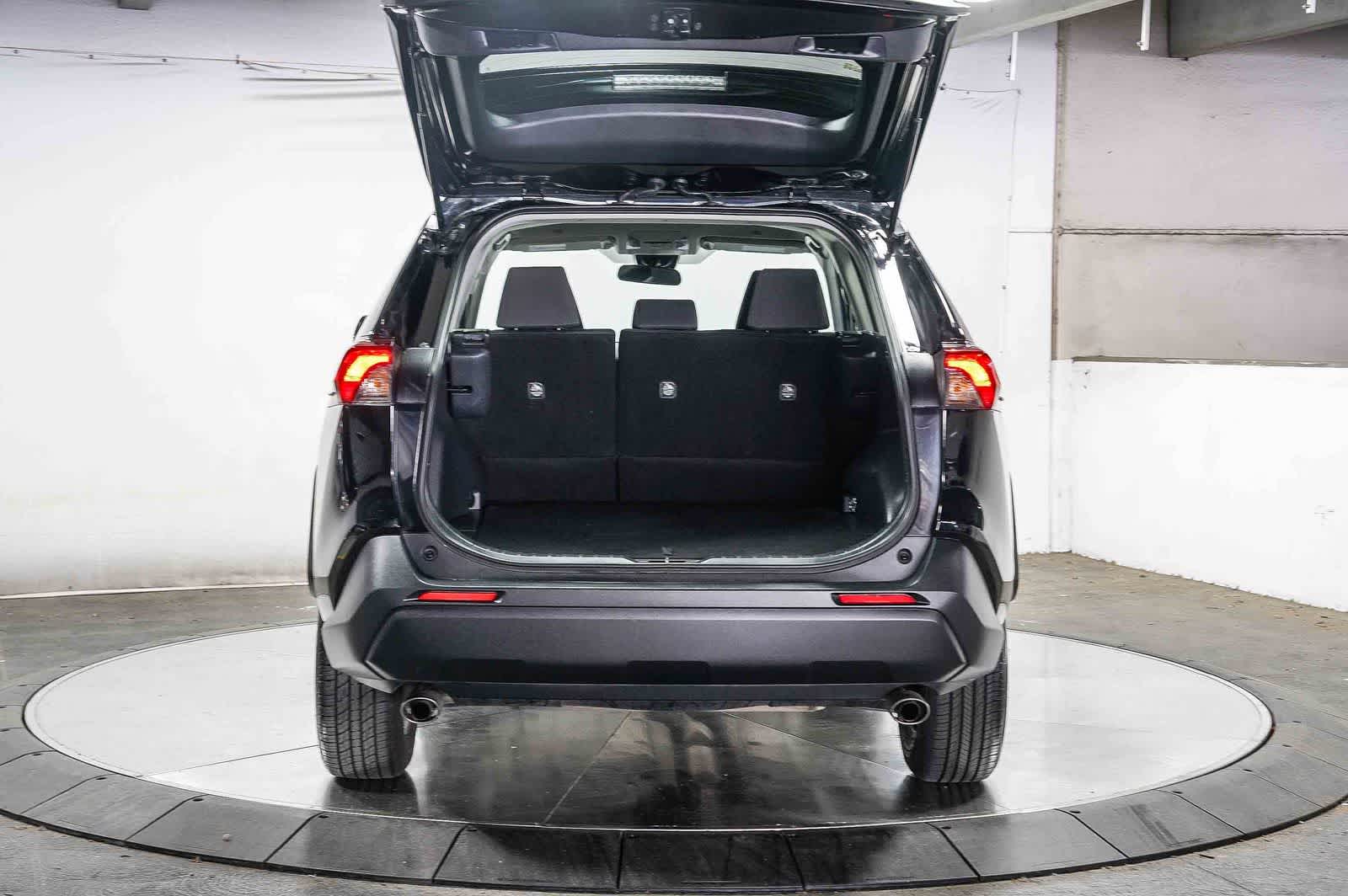 Toyota RAV4 XLE 2024