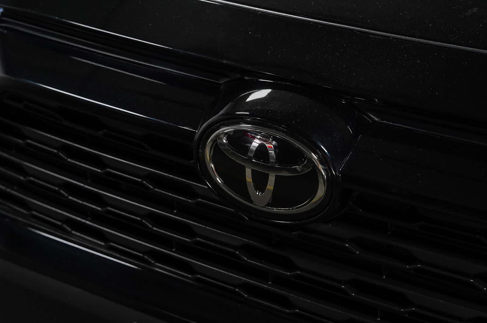 Toyota RAV4 XLE 2024