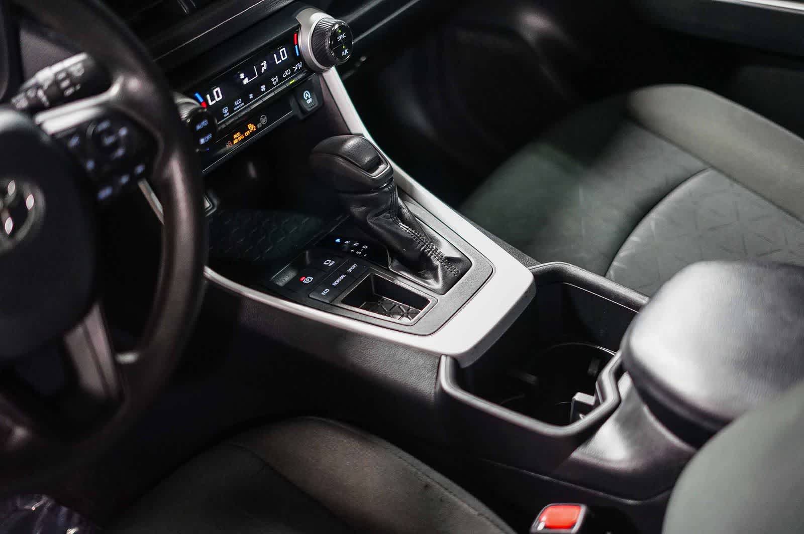 Toyota RAV4 XLE 2024
