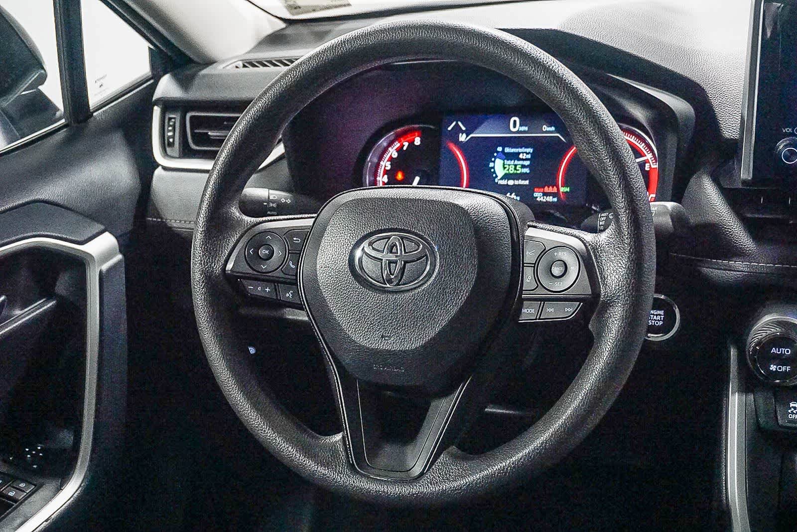 Toyota RAV4 XLE 2024