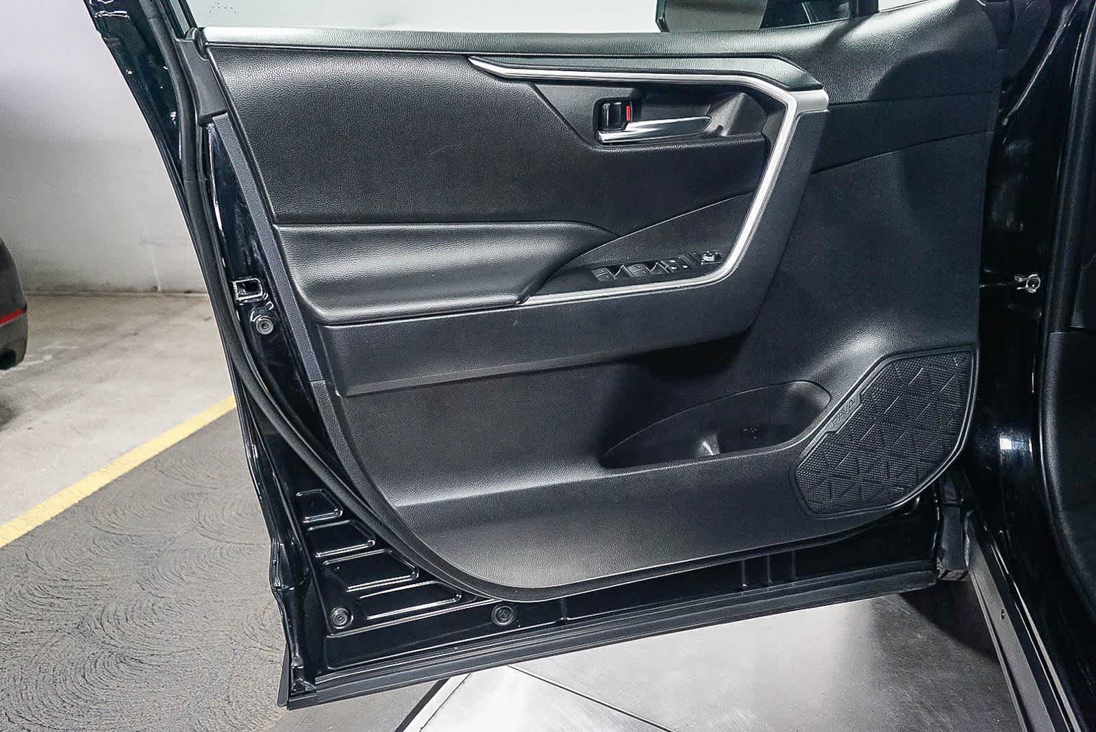 Toyota RAV4 XLE 2024