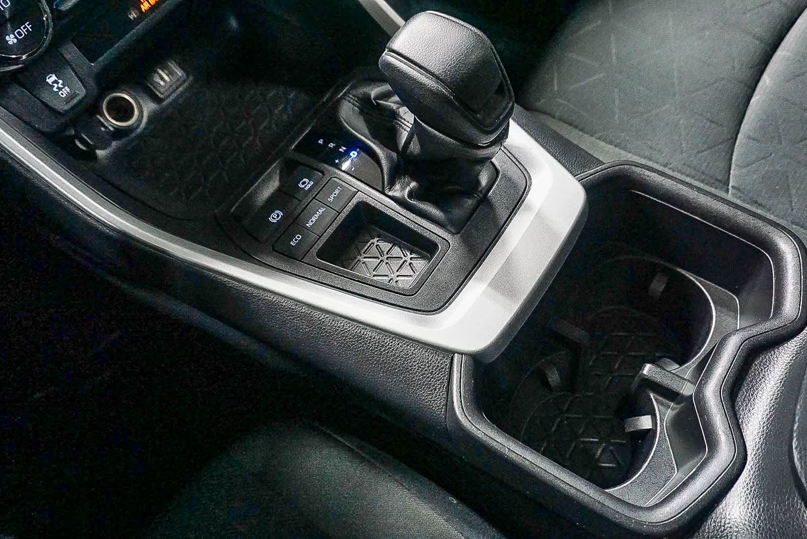 Toyota RAV4 XLE 2024