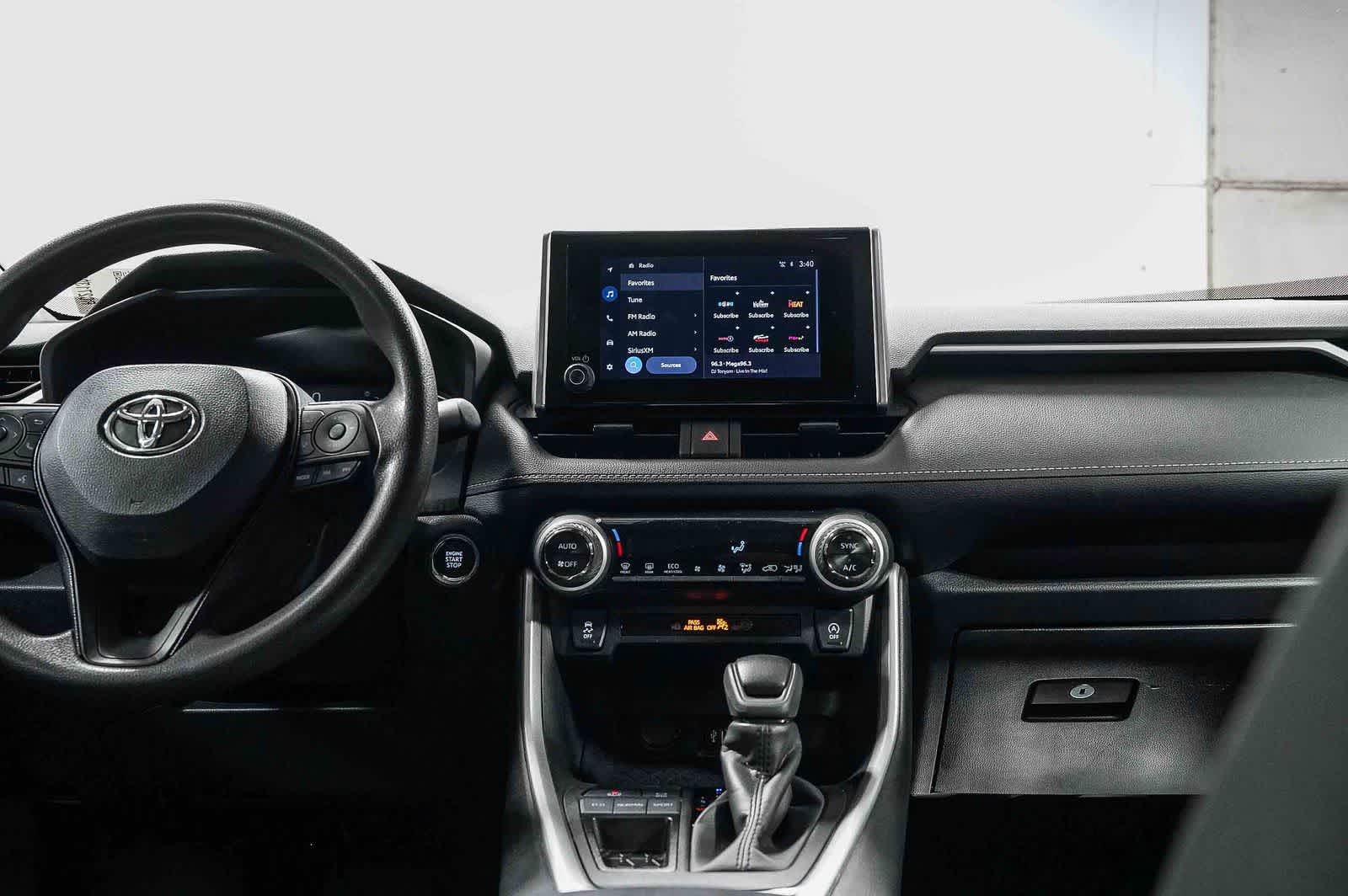 Toyota RAV4 XLE 2024