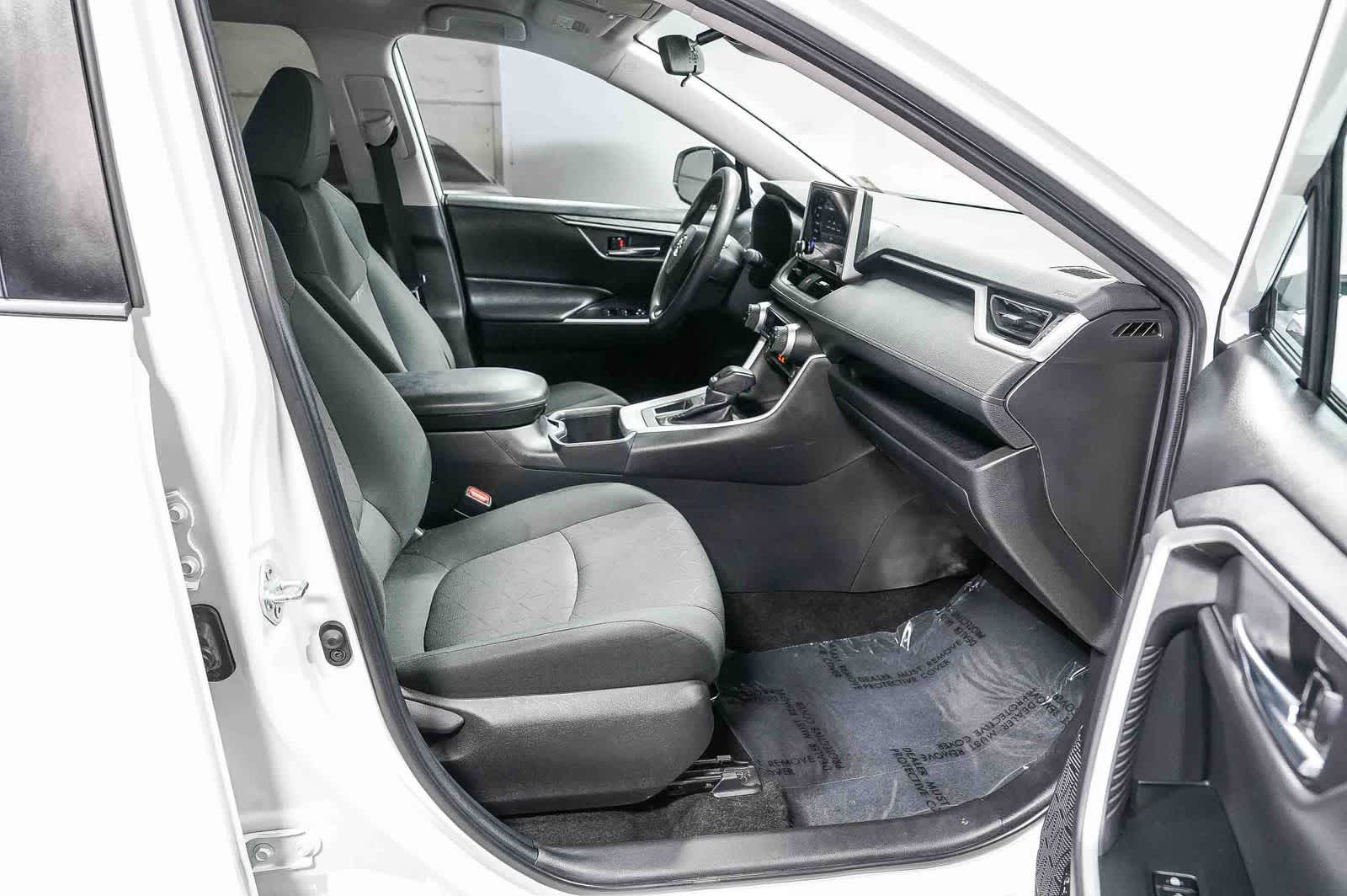 Toyota RAV4 XLE 2024