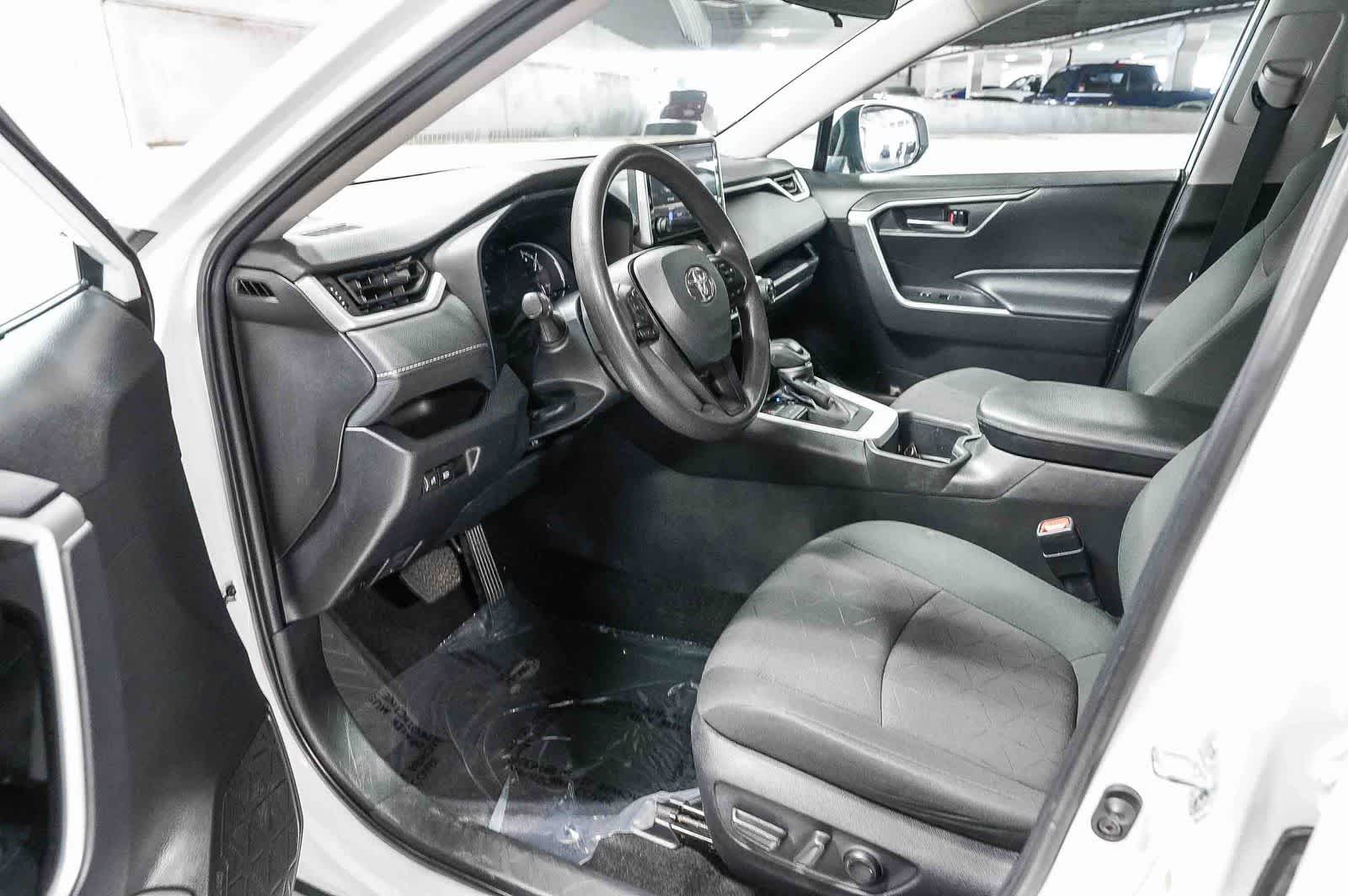 Toyota RAV4 XLE 2024