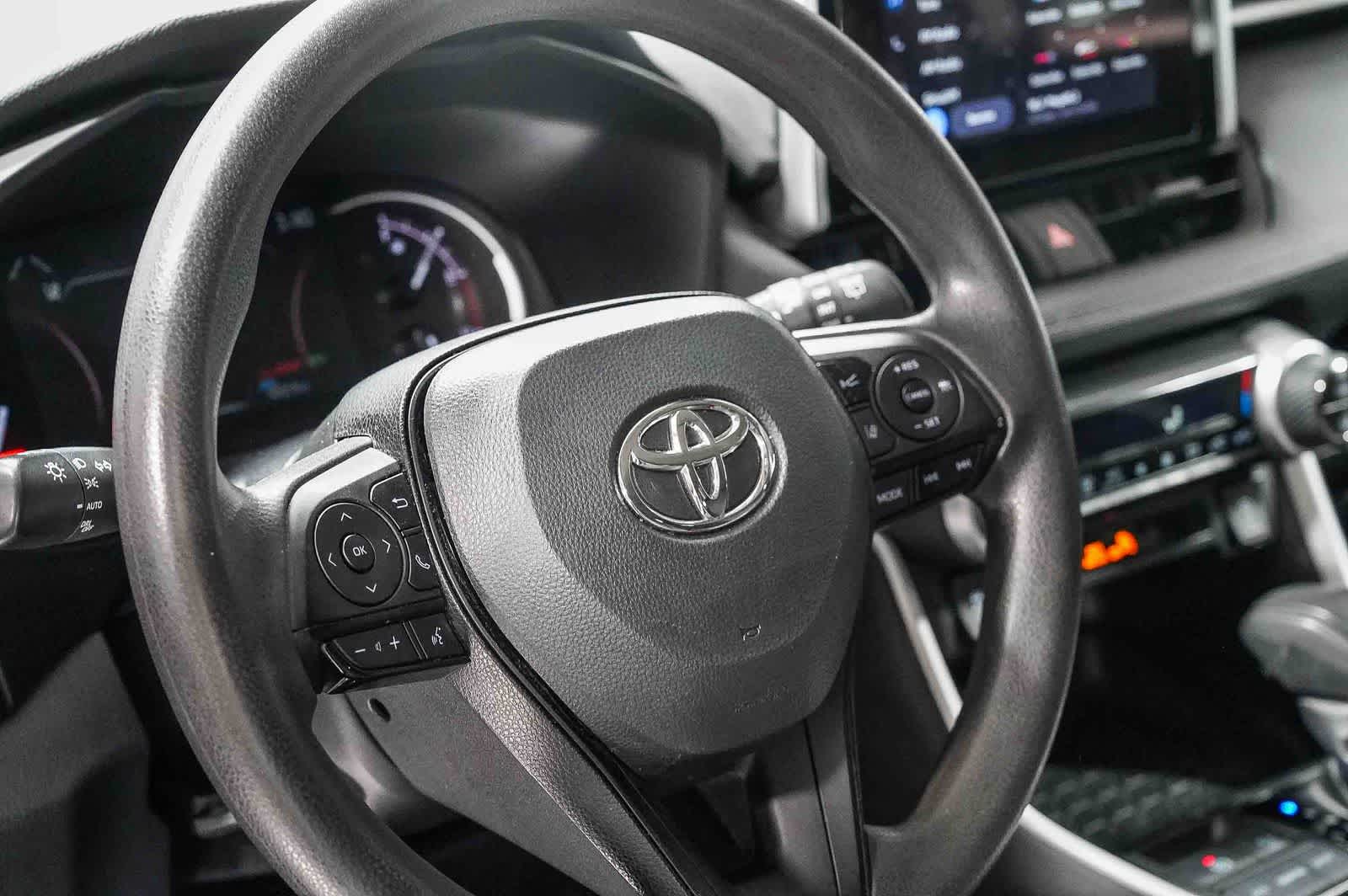 Toyota RAV4 XLE 2024
