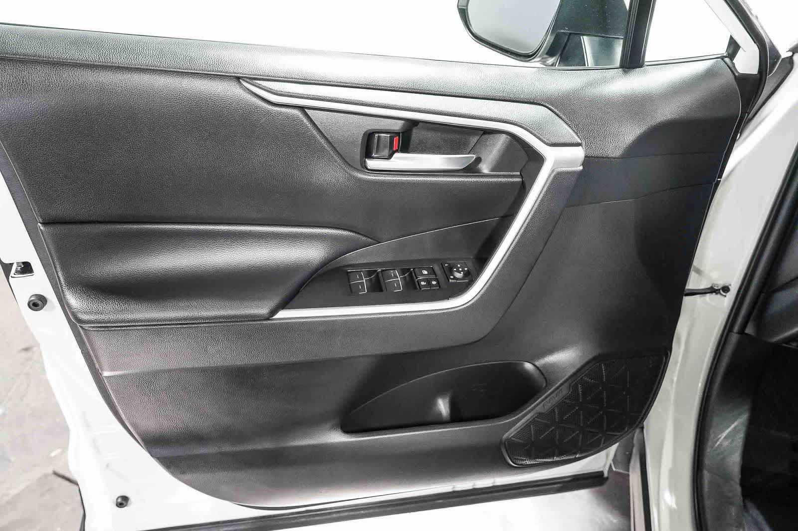 Toyota RAV4 XLE 2024