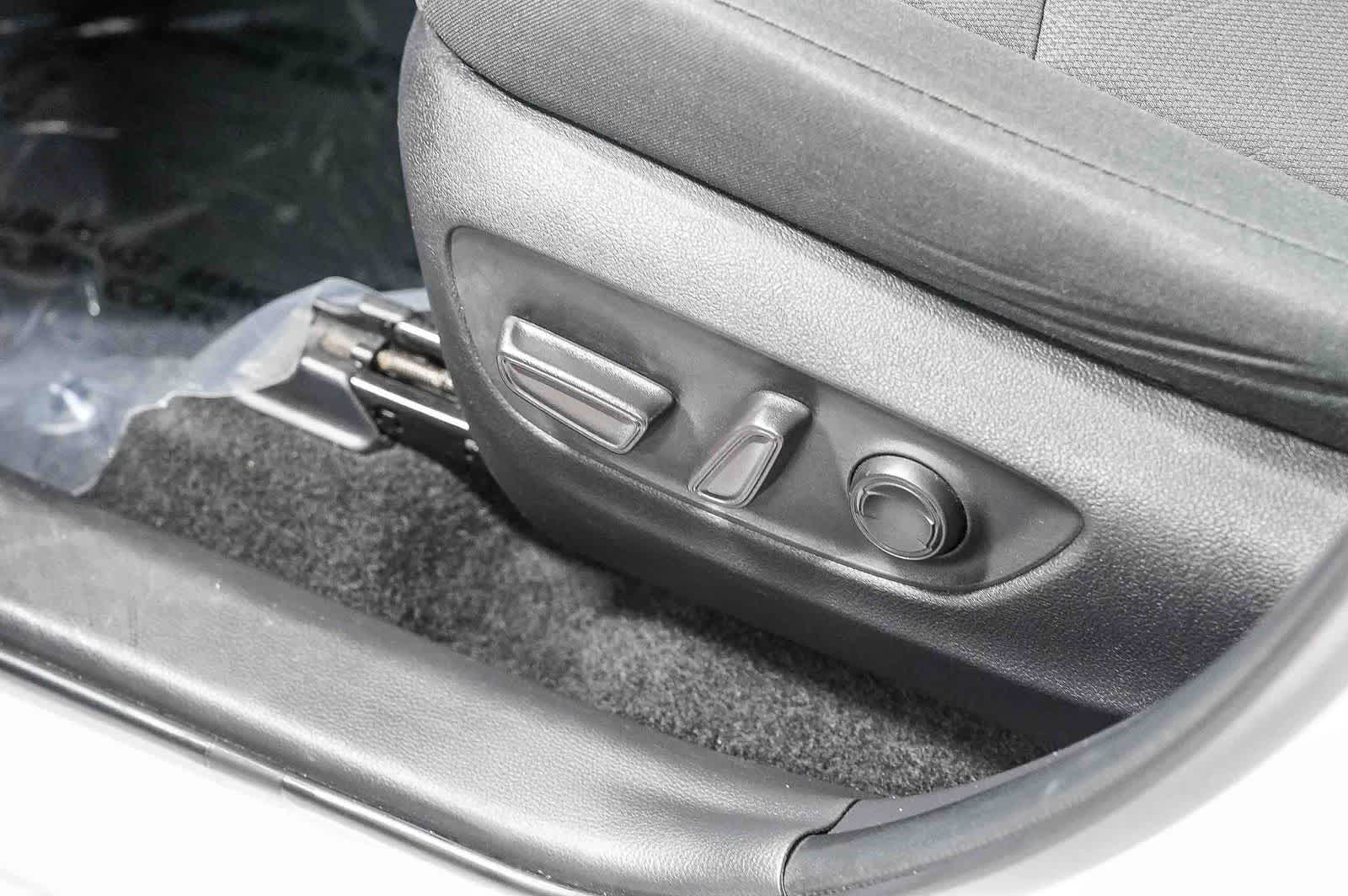 Toyota RAV4 XLE 2024