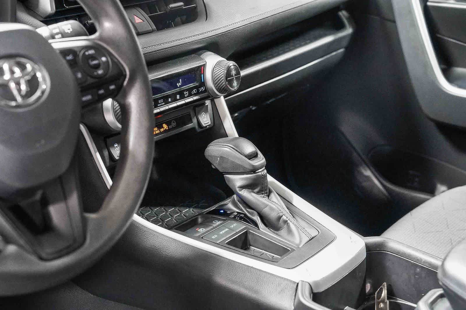 Toyota RAV4 XLE 2024