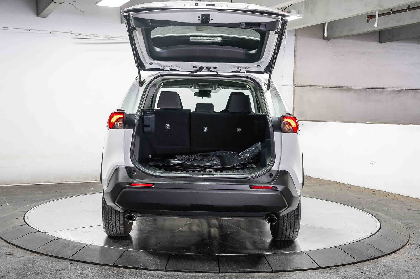 Toyota RAV4 XLE 2024