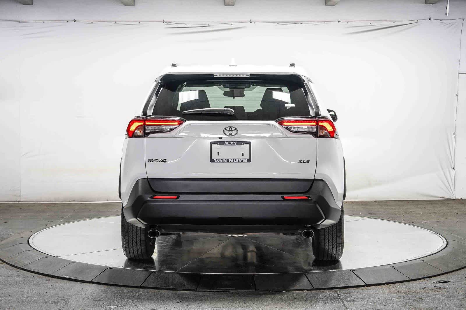 Toyota RAV4 XLE 2024