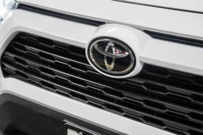 Toyota RAV4 XLE 2024