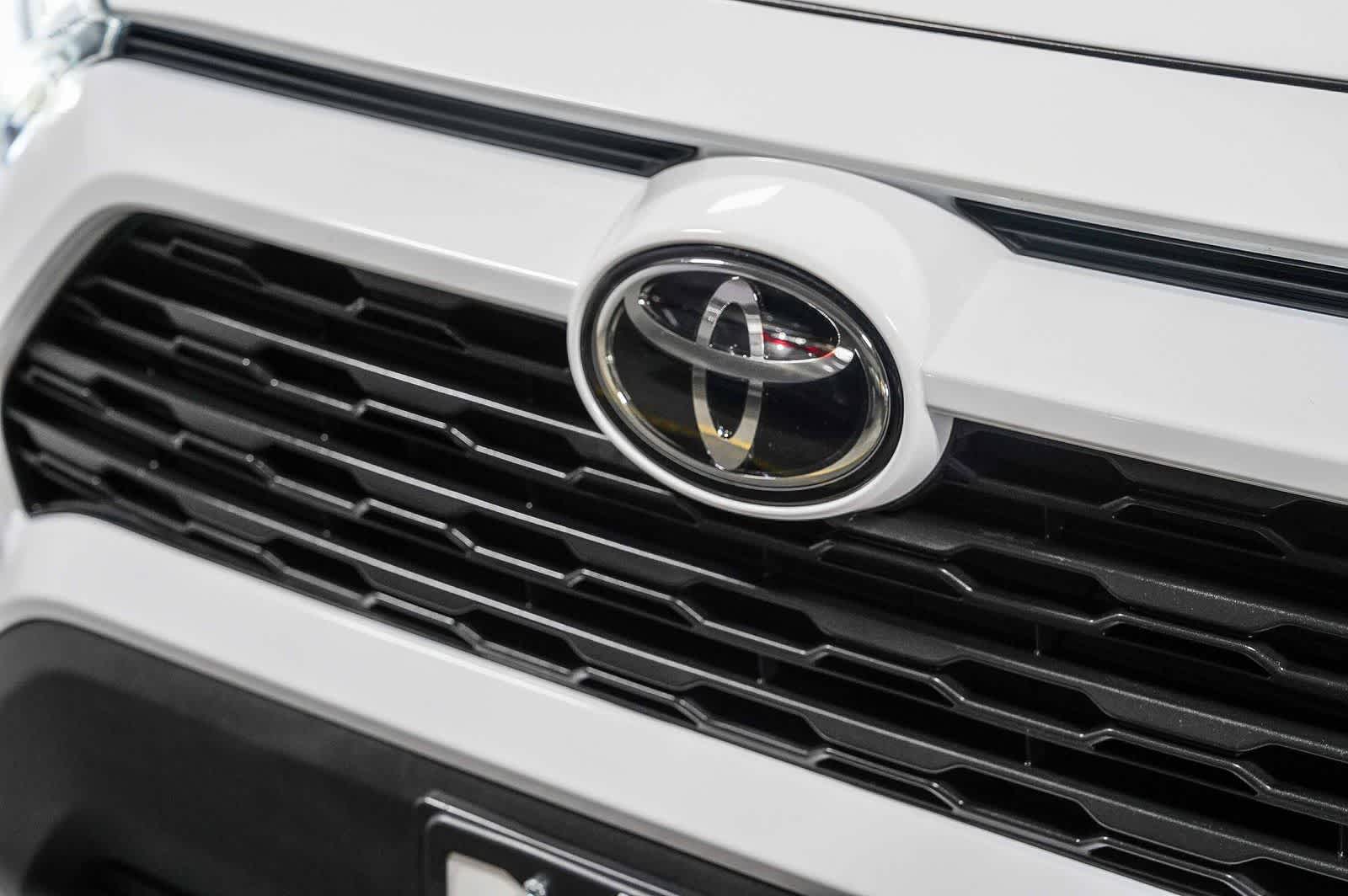 Toyota RAV4 XLE 2024