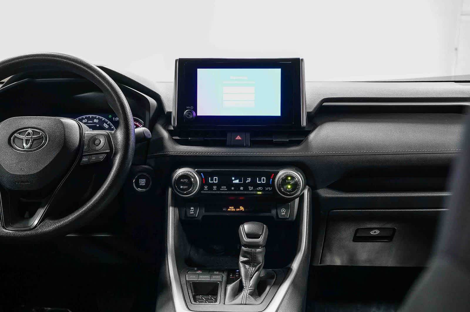 Toyota RAV4 XLE 2024