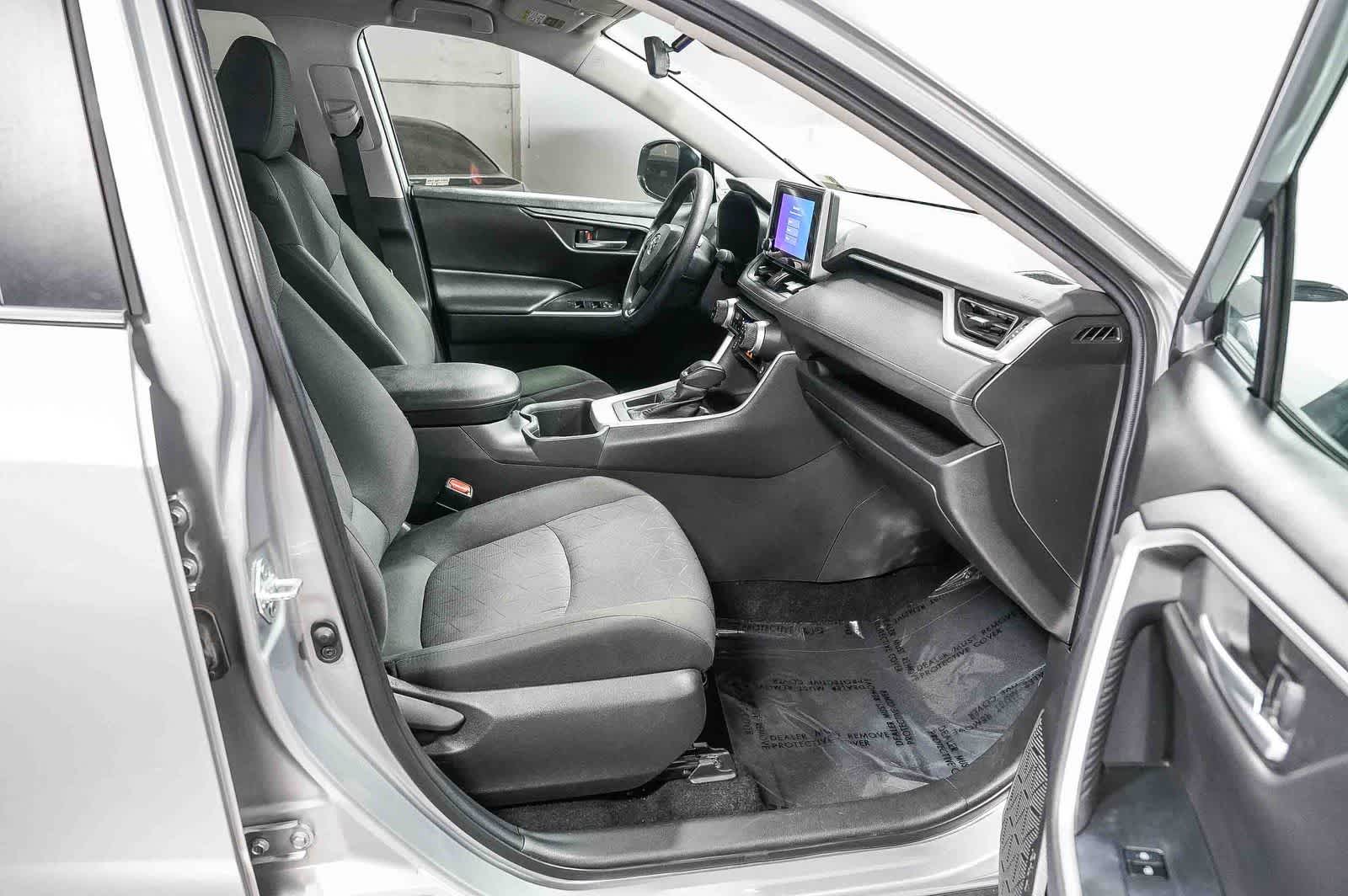Toyota RAV4 XLE 2024