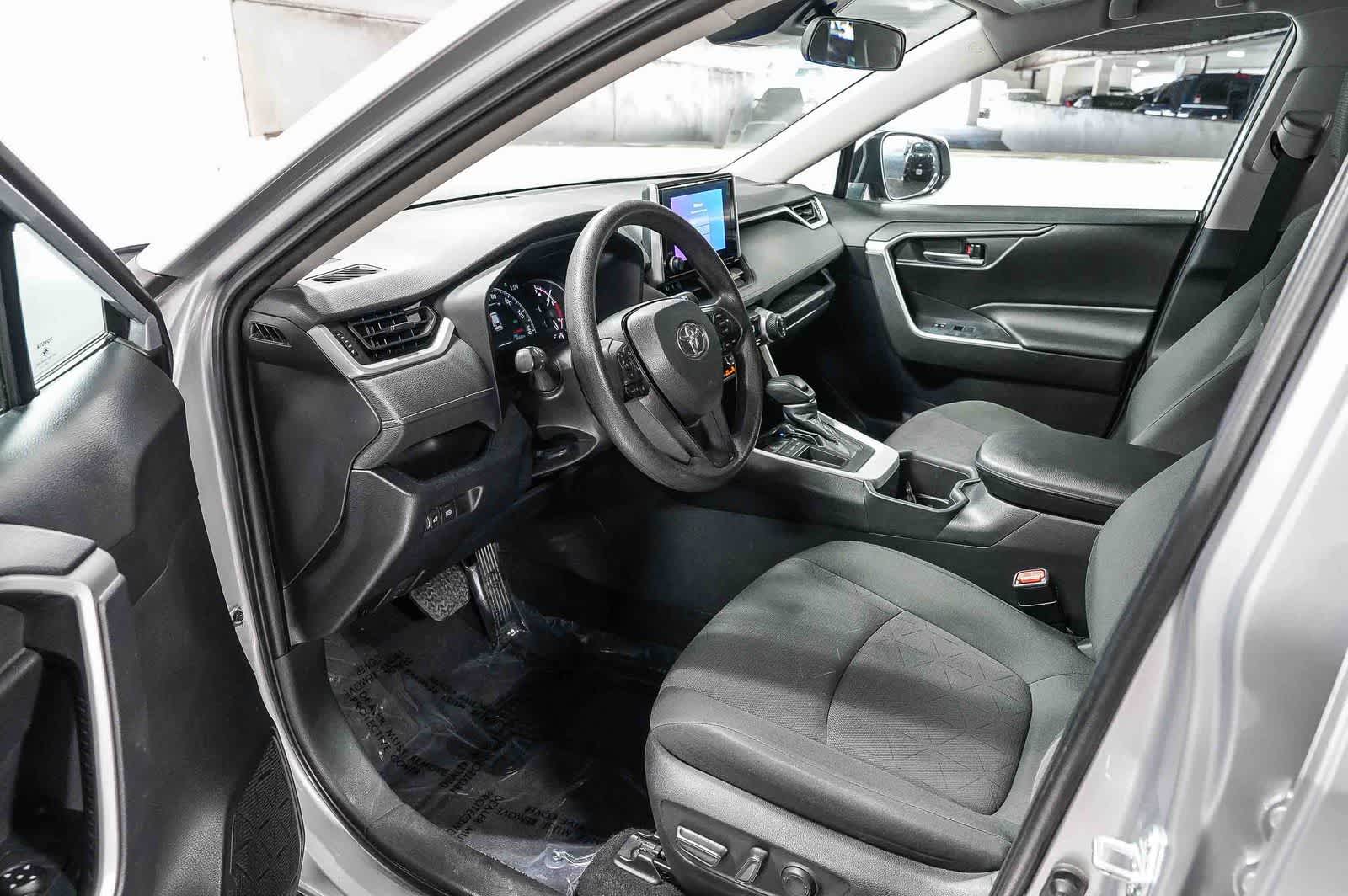 Toyota RAV4 XLE 2024