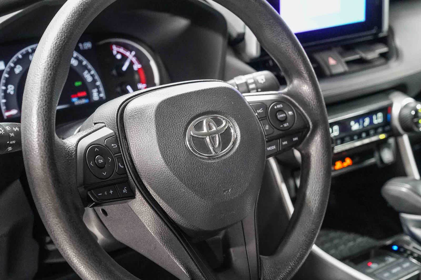 Toyota RAV4 XLE 2024