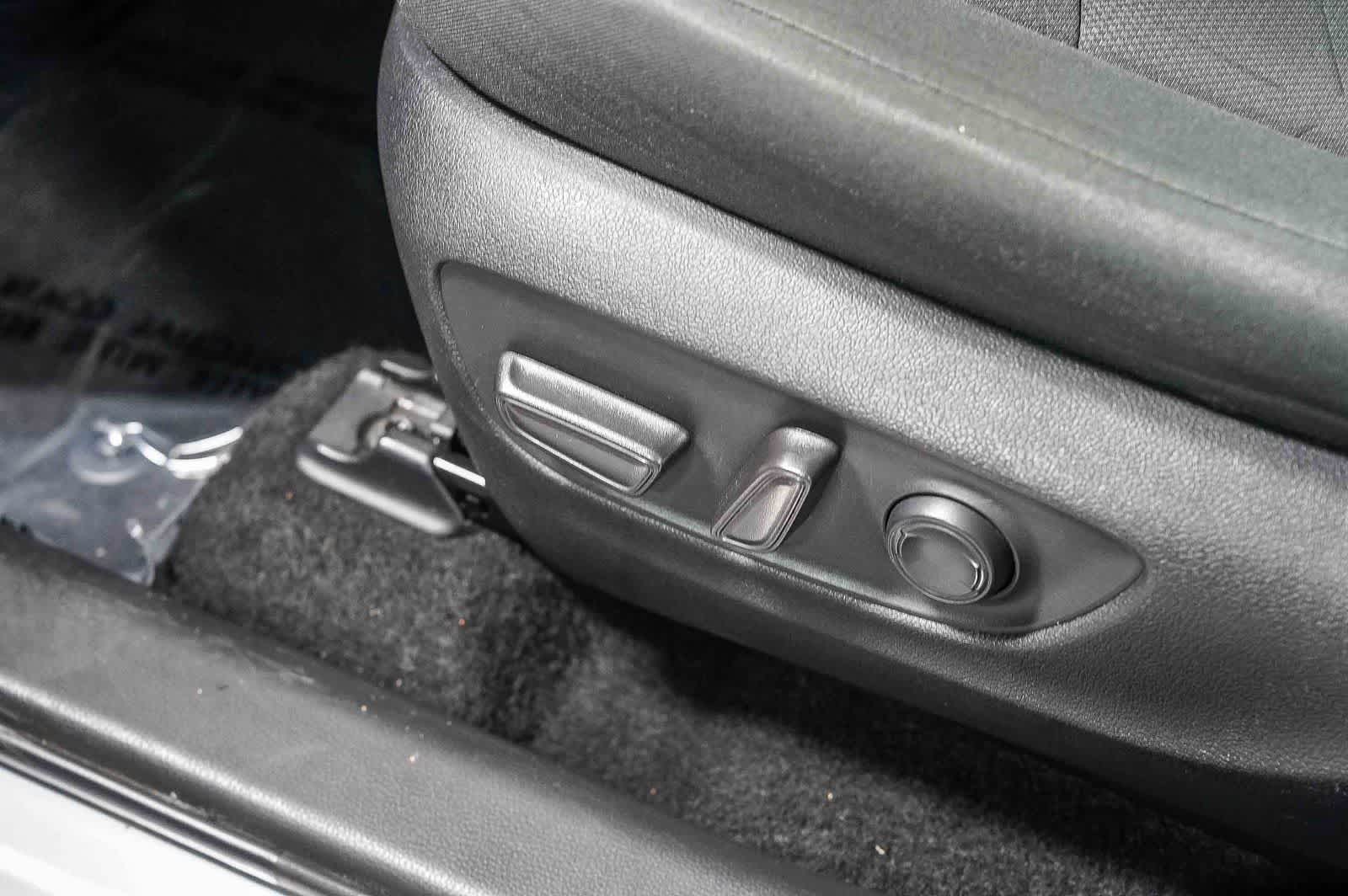 Toyota RAV4 XLE 2024