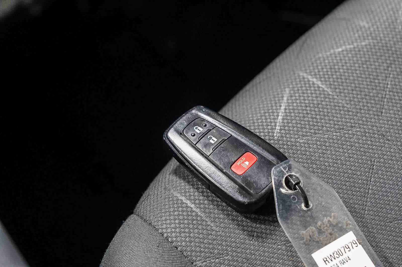 Toyota RAV4 XLE 2024