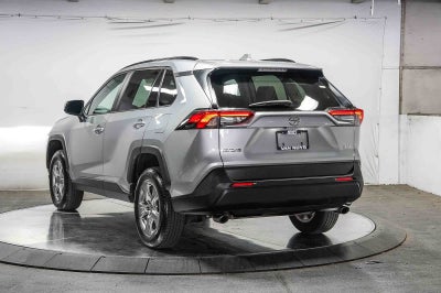 Toyota RAV4 XLE 2024