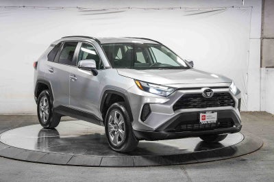 Toyota RAV4 XLE 2024