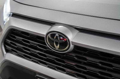 Toyota RAV4 XLE 2024