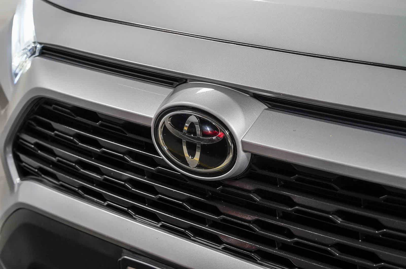 Toyota RAV4 XLE 2024