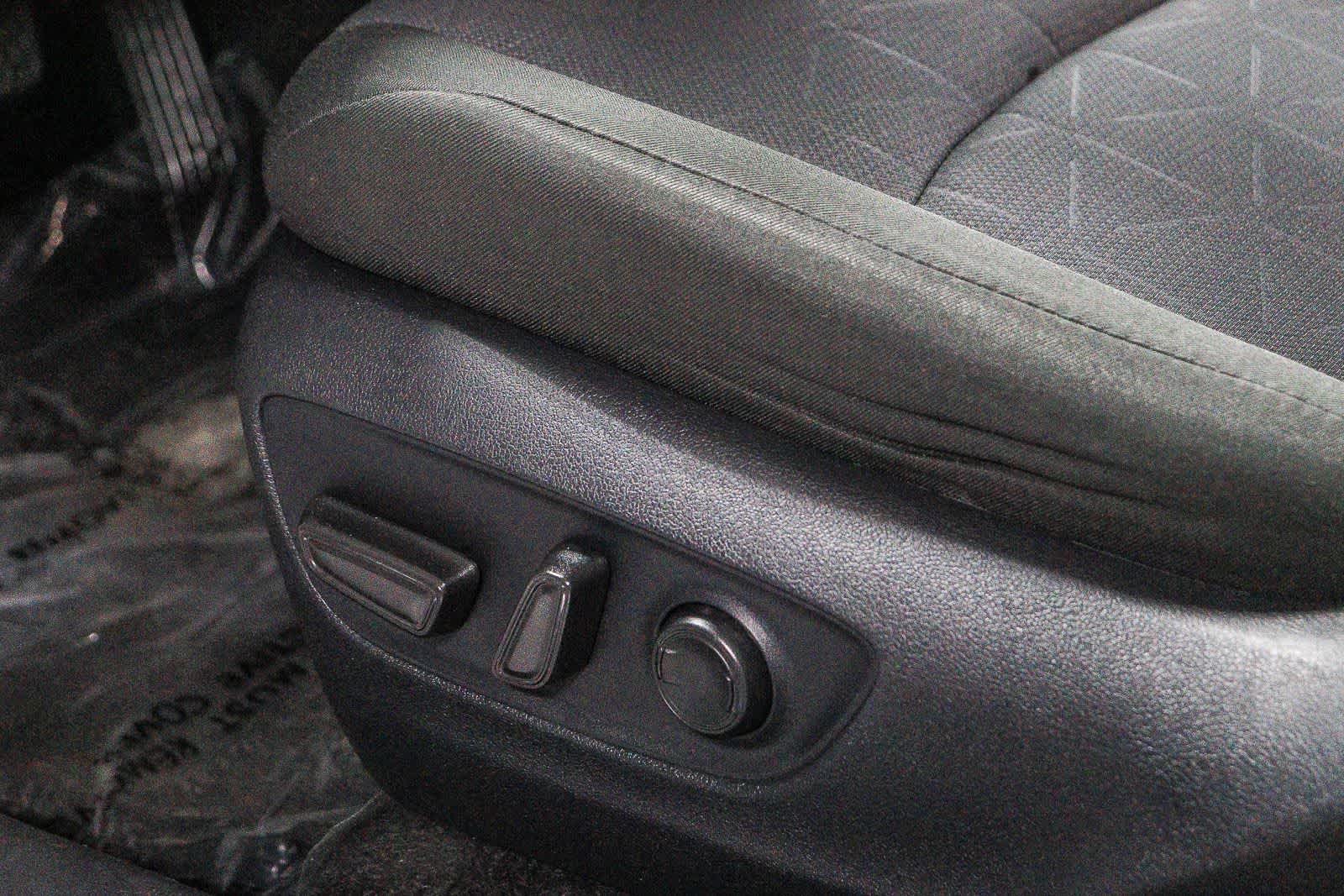 Toyota RAV4 XLE 2024