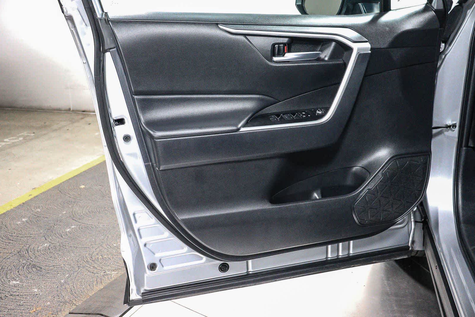 Toyota RAV4 XLE 2024
