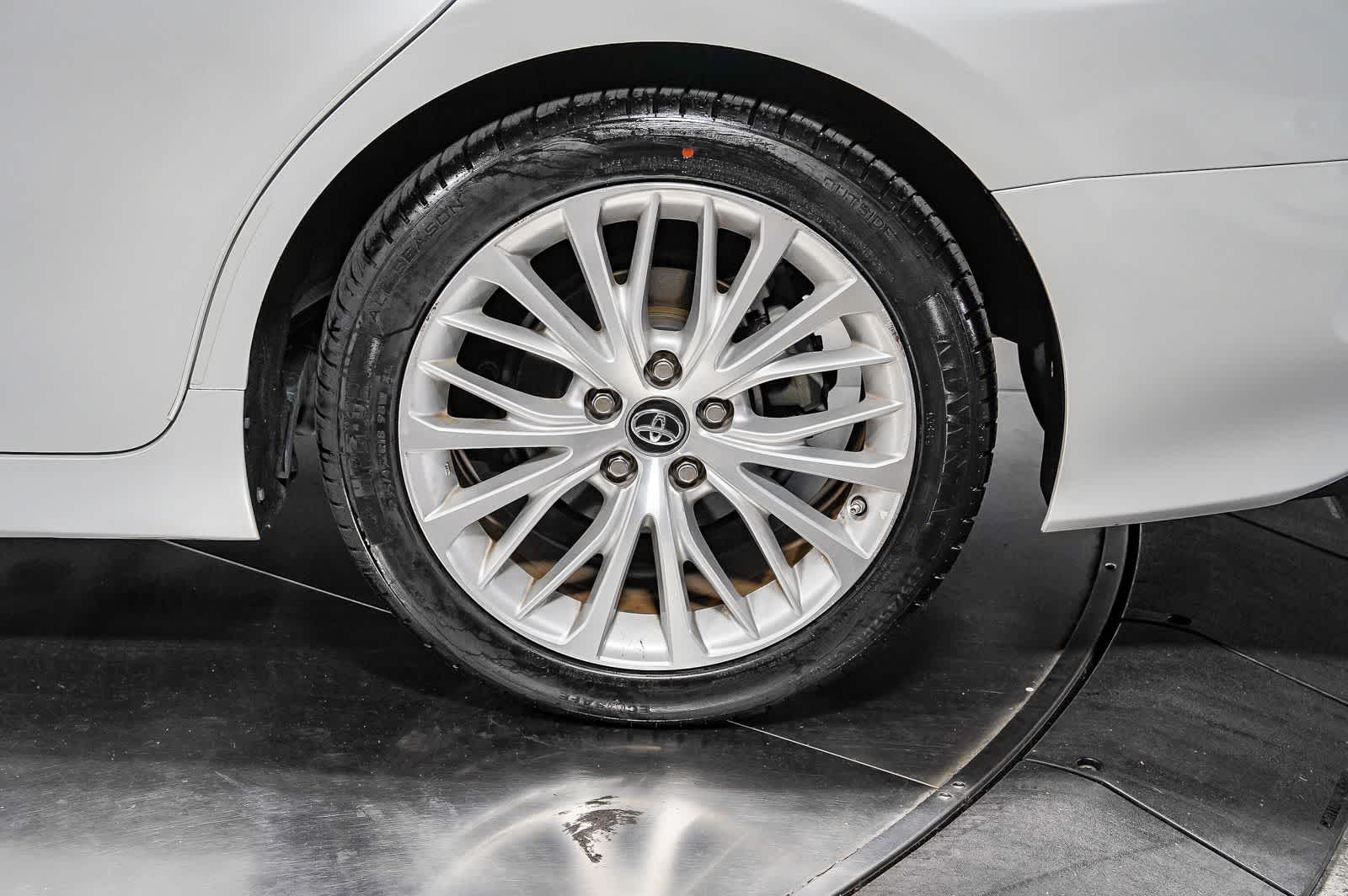 Toyota Camry Hybrid XLE 2019