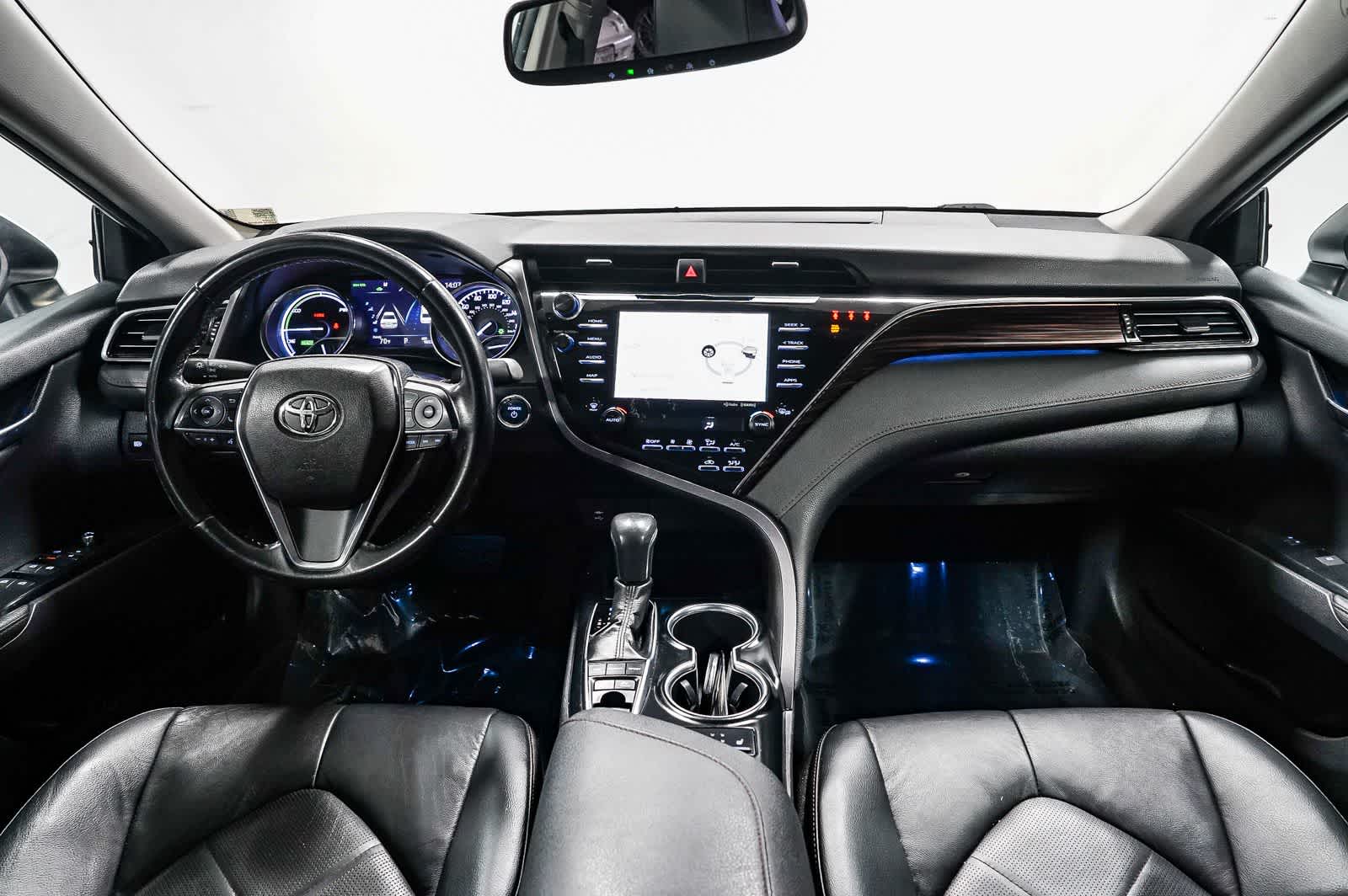 Toyota Camry Hybrid XLE 2019