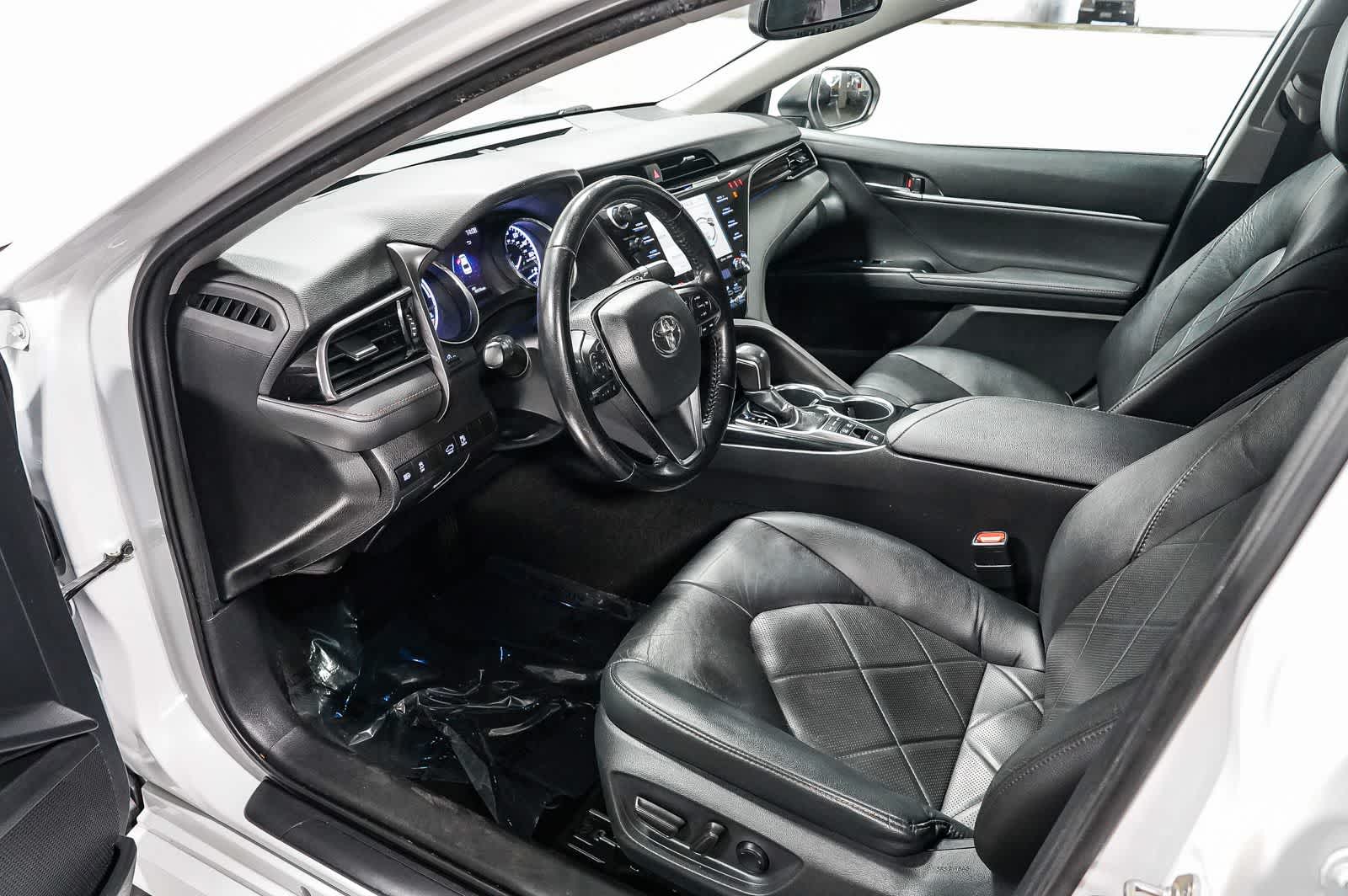 Toyota Camry Hybrid XLE 2019