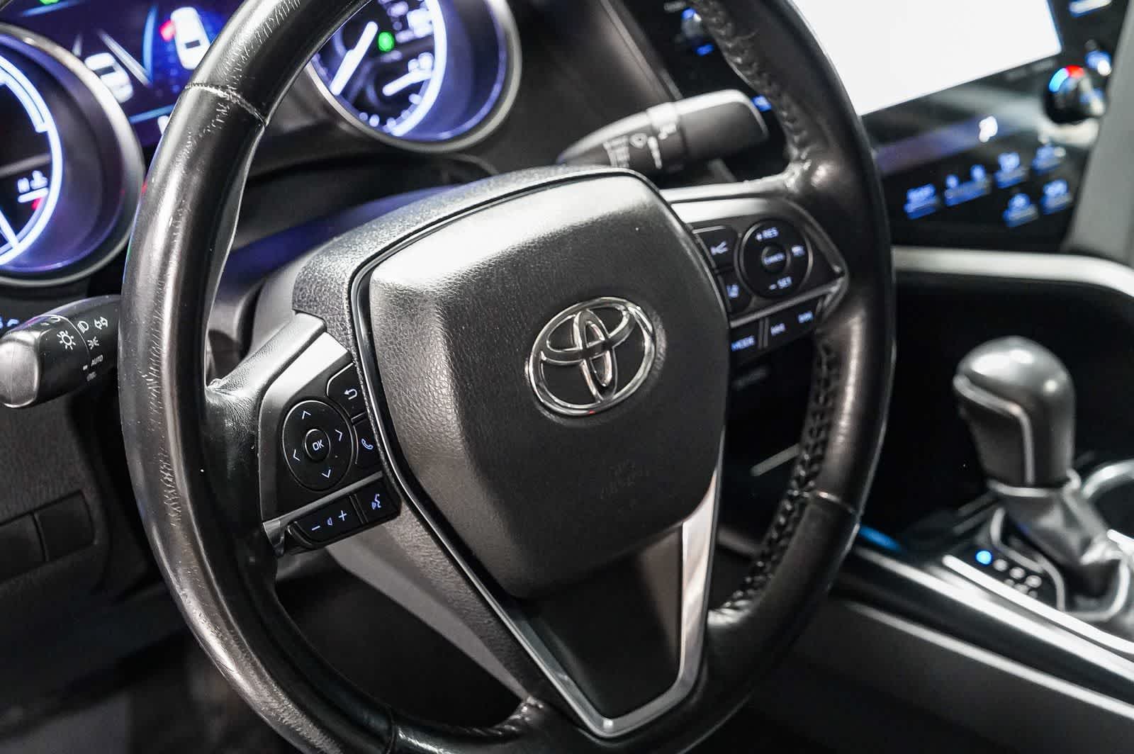 Toyota Camry Hybrid XLE 2019