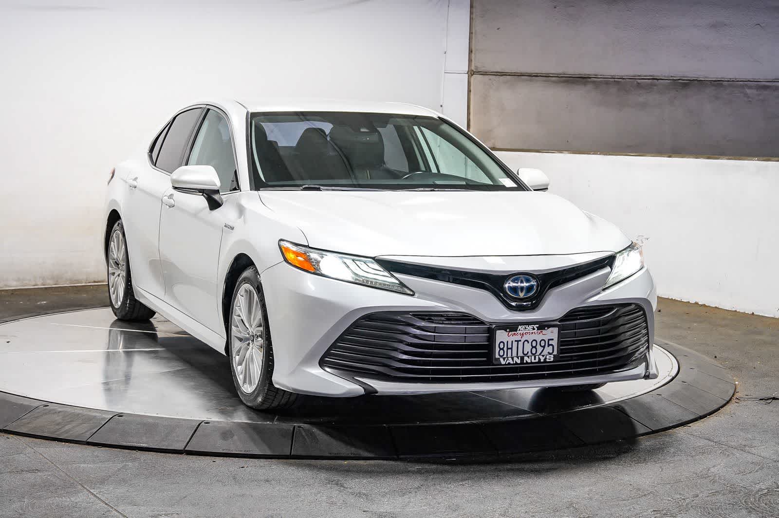 Toyota Camry Hybrid XLE 2019